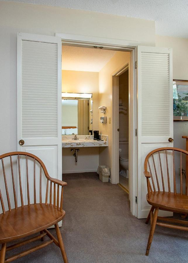 Country Squire Inn And Suites Coshocton Buitenkant foto
