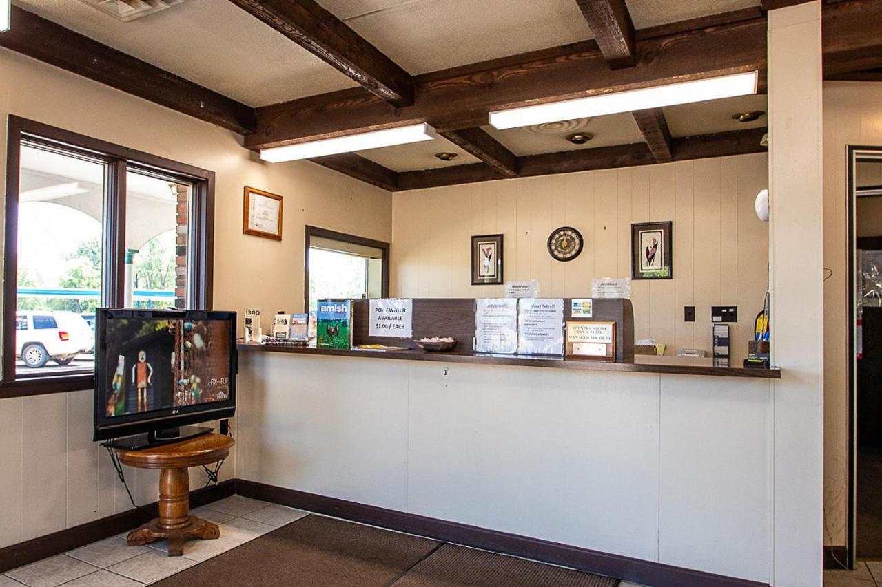 Country Squire Inn And Suites Coshocton Buitenkant foto