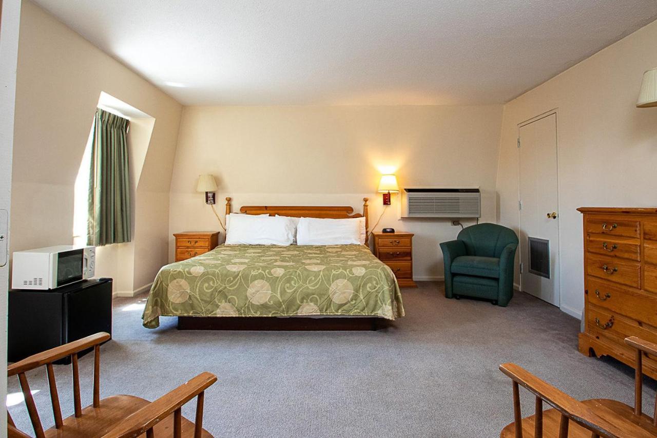 Country Squire Inn And Suites Coshocton Buitenkant foto