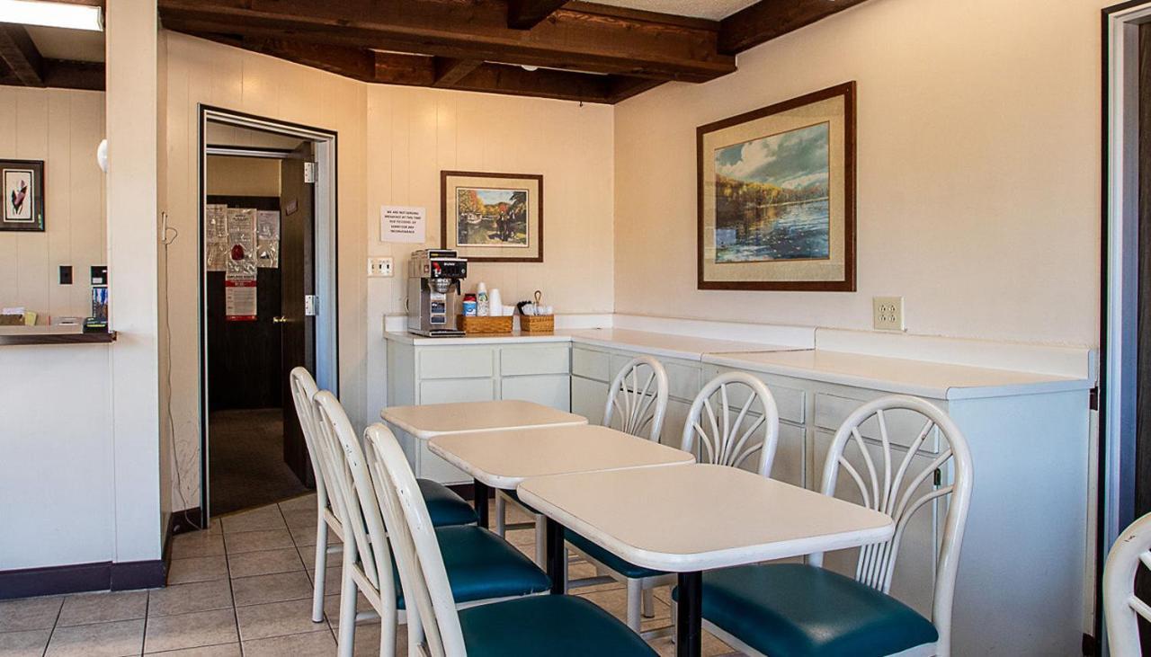 Country Squire Inn And Suites Coshocton Buitenkant foto