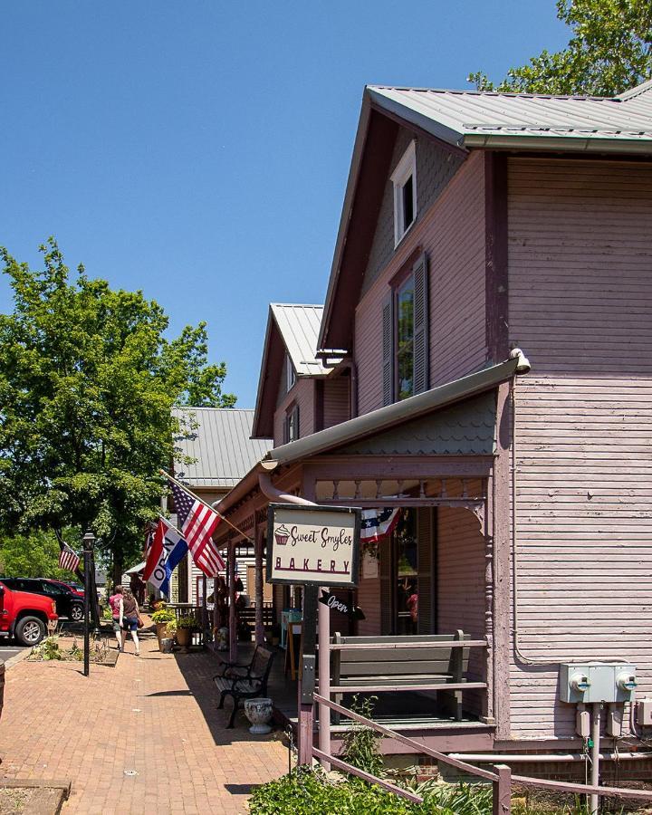 Country Squire Inn And Suites Coshocton Buitenkant foto