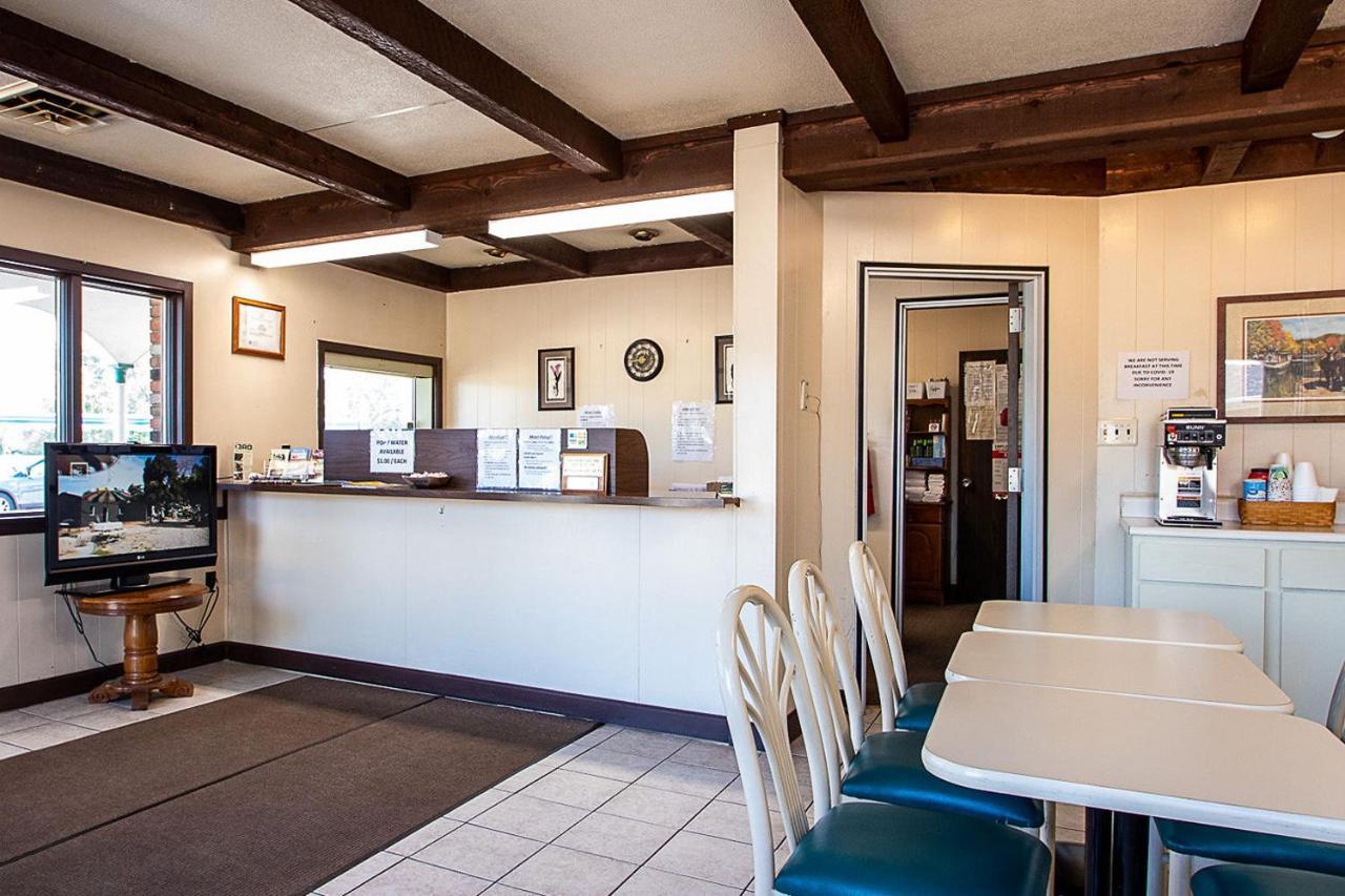 Country Squire Inn And Suites Coshocton Buitenkant foto