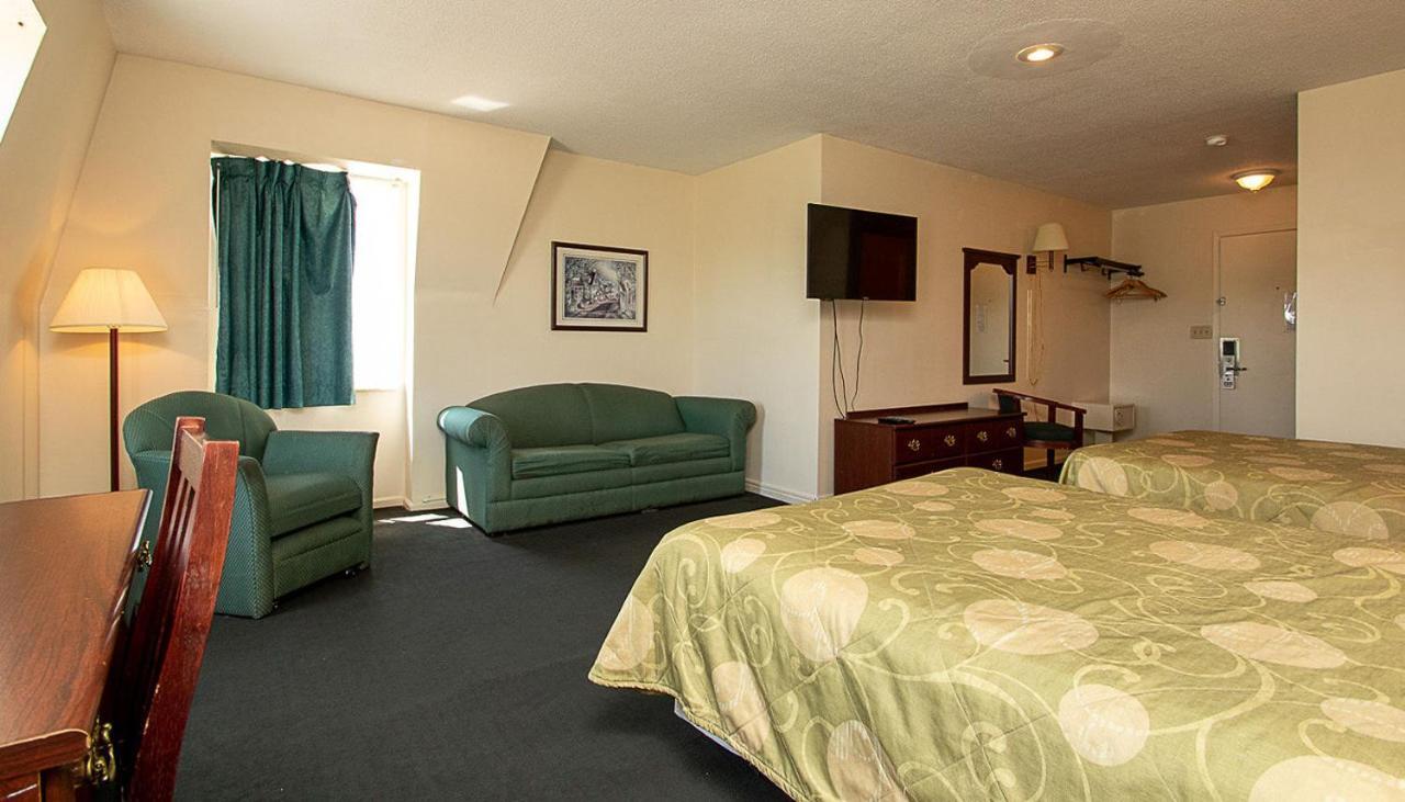Country Squire Inn And Suites Coshocton Buitenkant foto