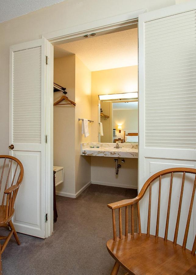 Country Squire Inn And Suites Coshocton Buitenkant foto